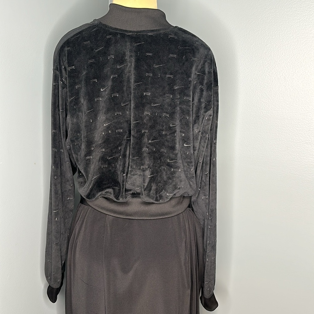 Nike air velour embossed jacket in black sz M front zipper , side welt pockets - Picture 5 of 7